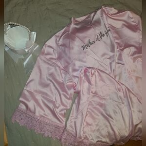 Wedding day robes. Mother of the Groom. Mother of the bride